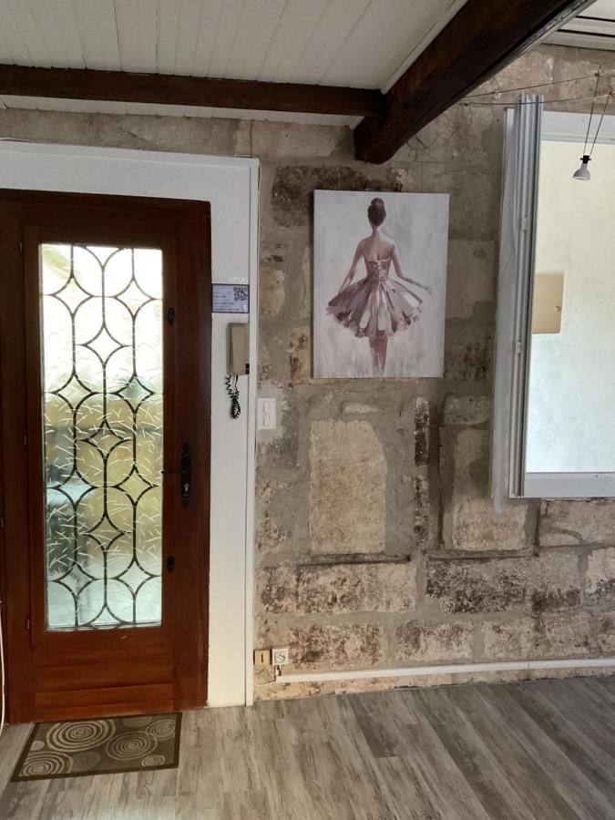 Place Aux Herbes Appartamento Nîmes Esterno foto