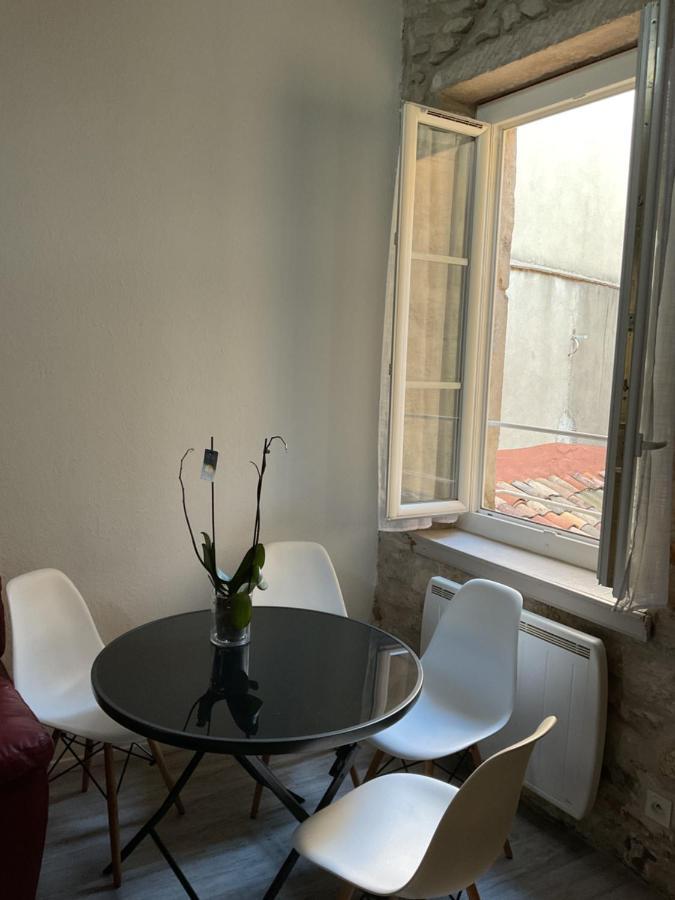 Place Aux Herbes Appartamento Nîmes Esterno foto
