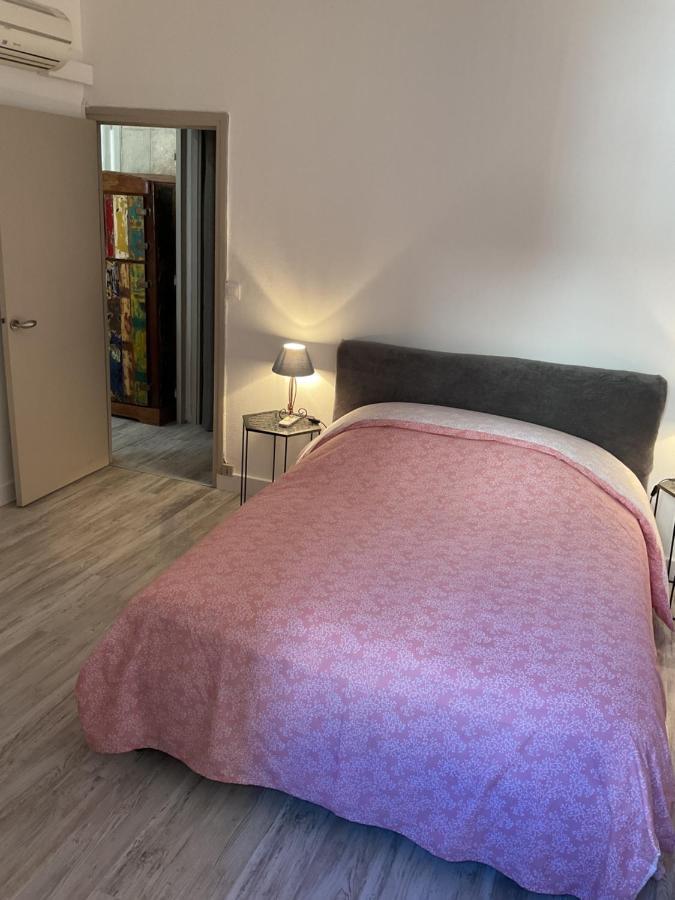 Place Aux Herbes Appartamento Nîmes Esterno foto