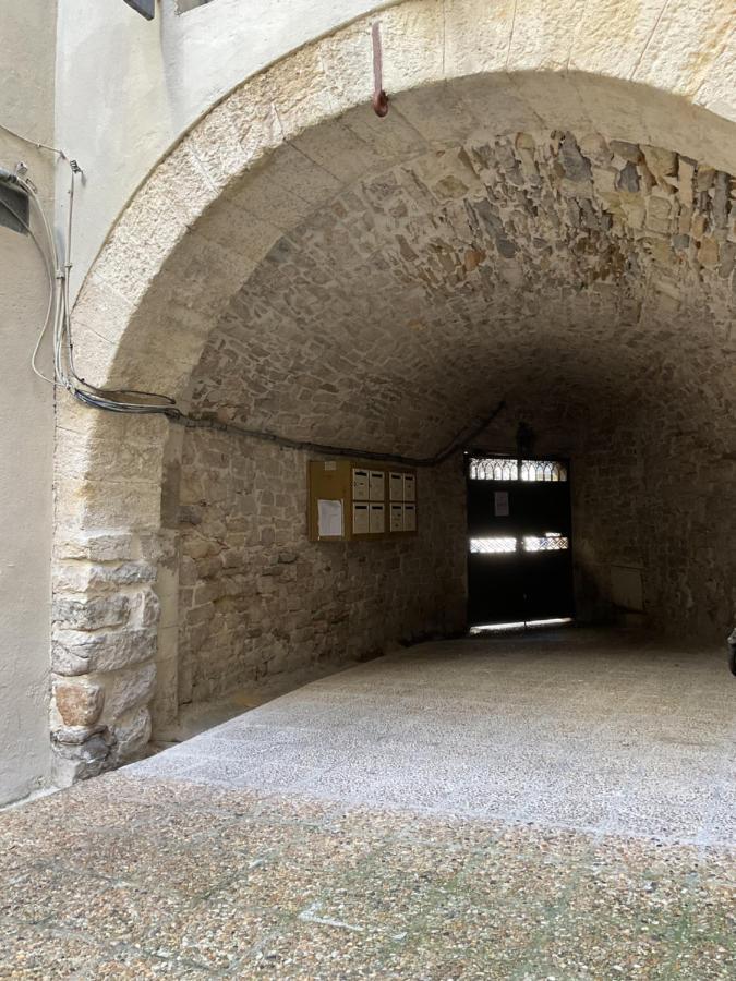 Place Aux Herbes Appartamento Nîmes Esterno foto