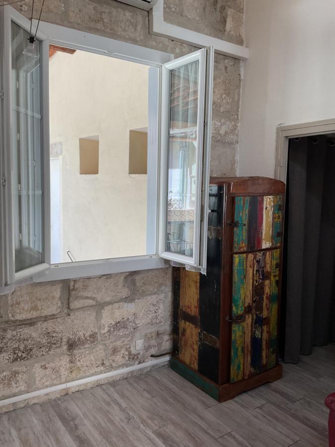 Place Aux Herbes Appartamento Nîmes Esterno foto
