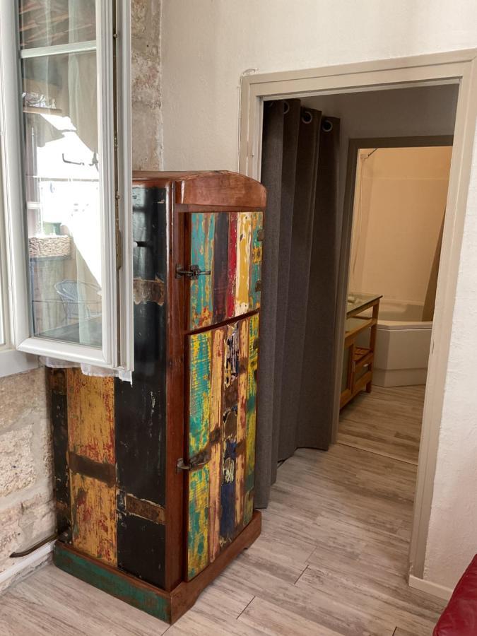 Place Aux Herbes Appartamento Nîmes Esterno foto