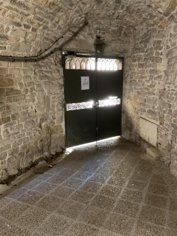 Place Aux Herbes Appartamento Nîmes Esterno foto